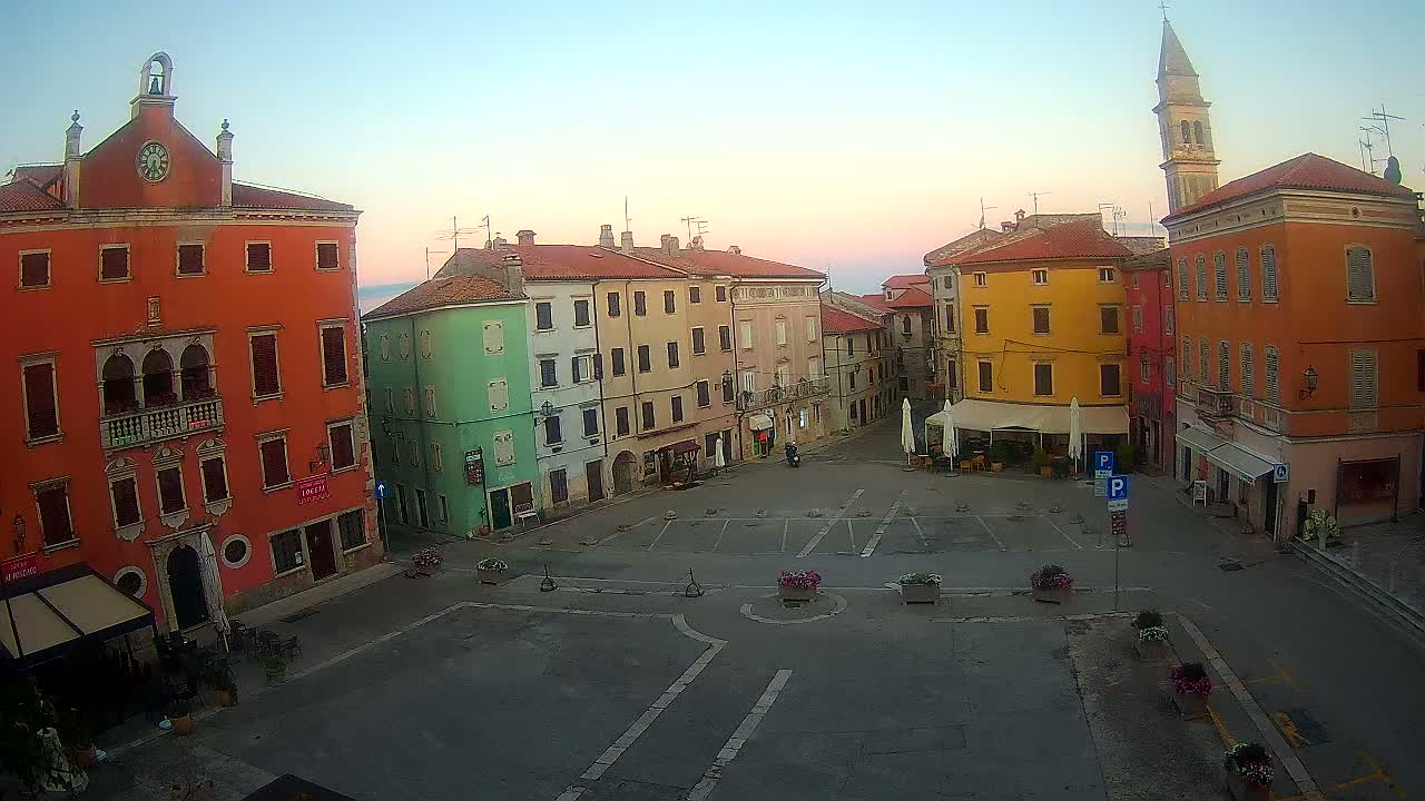 Vodnjan Dignano, Narodni Trg (People's Square) Live Cam - Vodnjan, Istria, Croatia