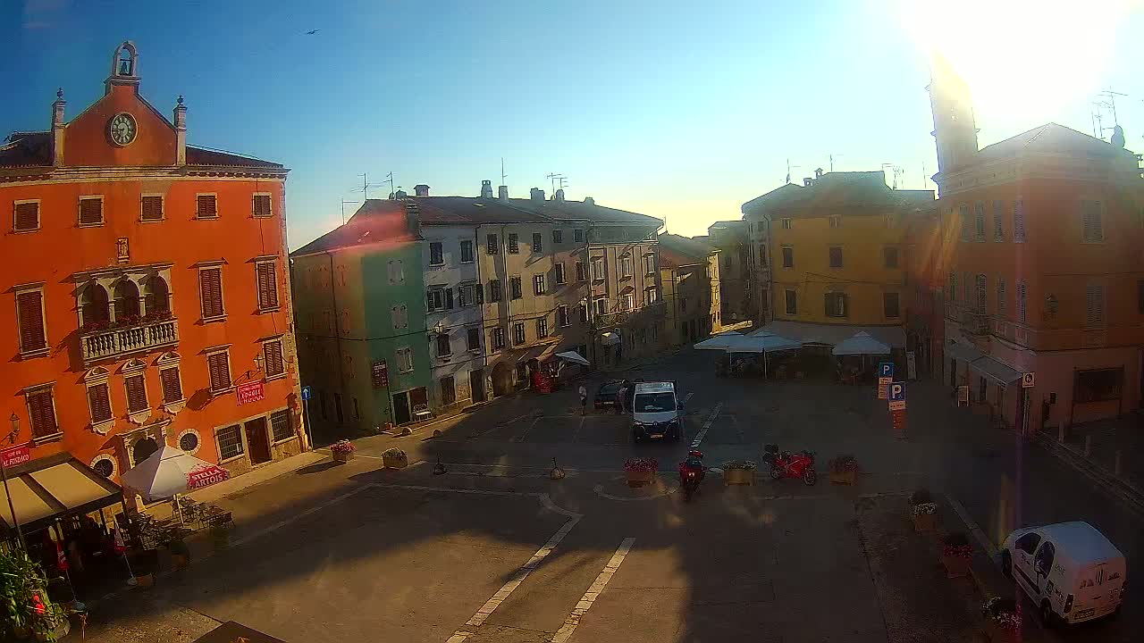 Vodnjan Dignano, Narodni Trg (People's Square) Live Cam - Vodnjan, Istria, Croatia