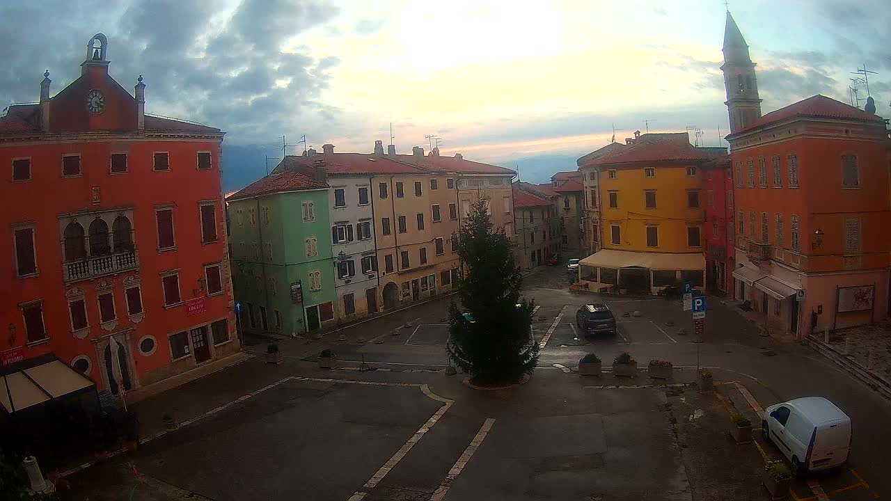 Vodnjan Dignano, Narodni Trg (People's Square) Live Cam - Vodnjan, Istria, Croatia