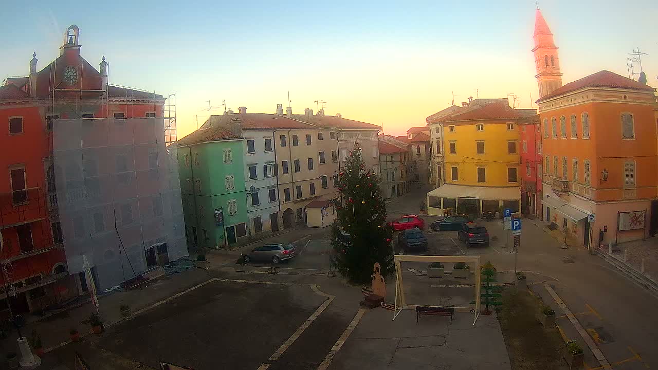 Vodnjan Dignano, Narodni Trg (People's Square) Live Cam - Vodnjan, Istria, Croatia
