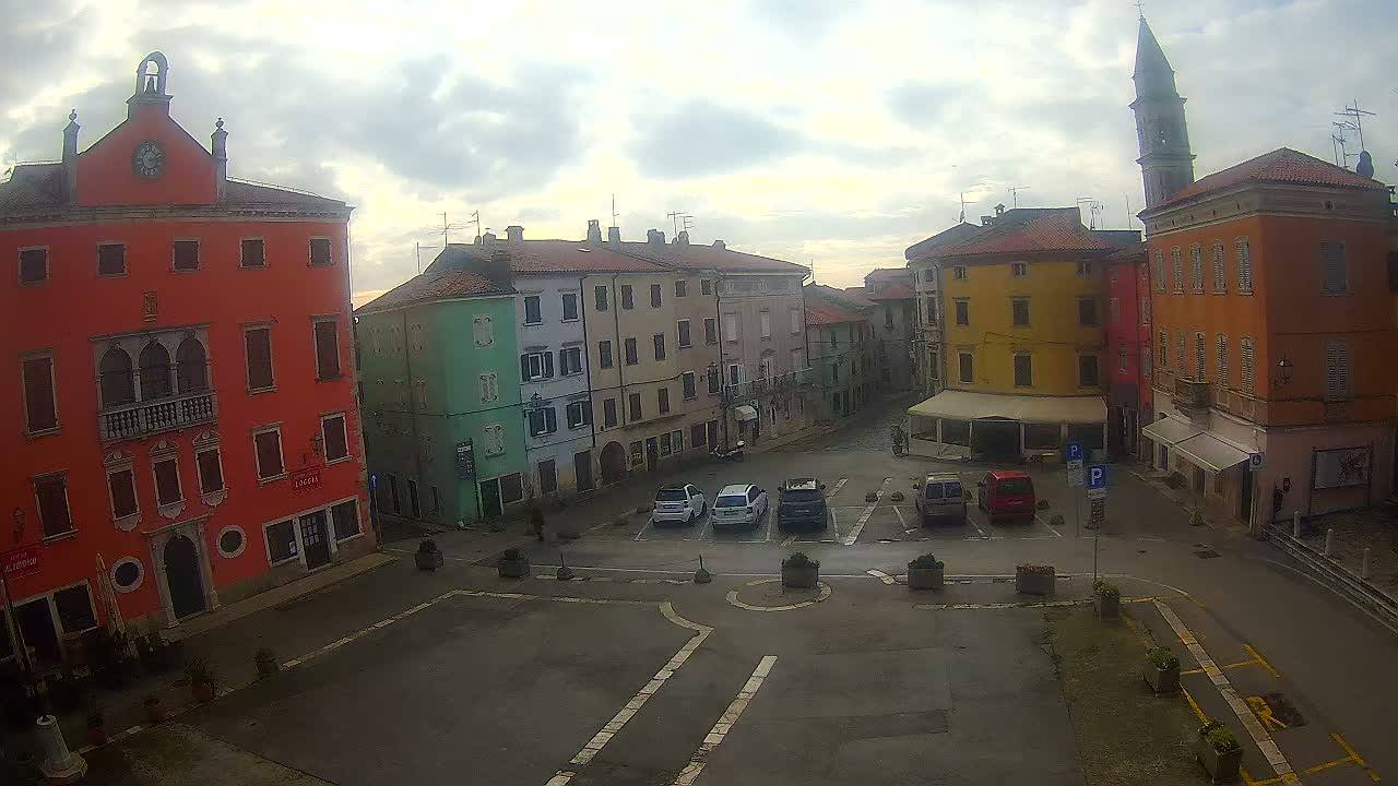 Vodnjan Dignano, Narodni Trg (People's Square) Live Cam - Vodnjan, Istria, Croatia