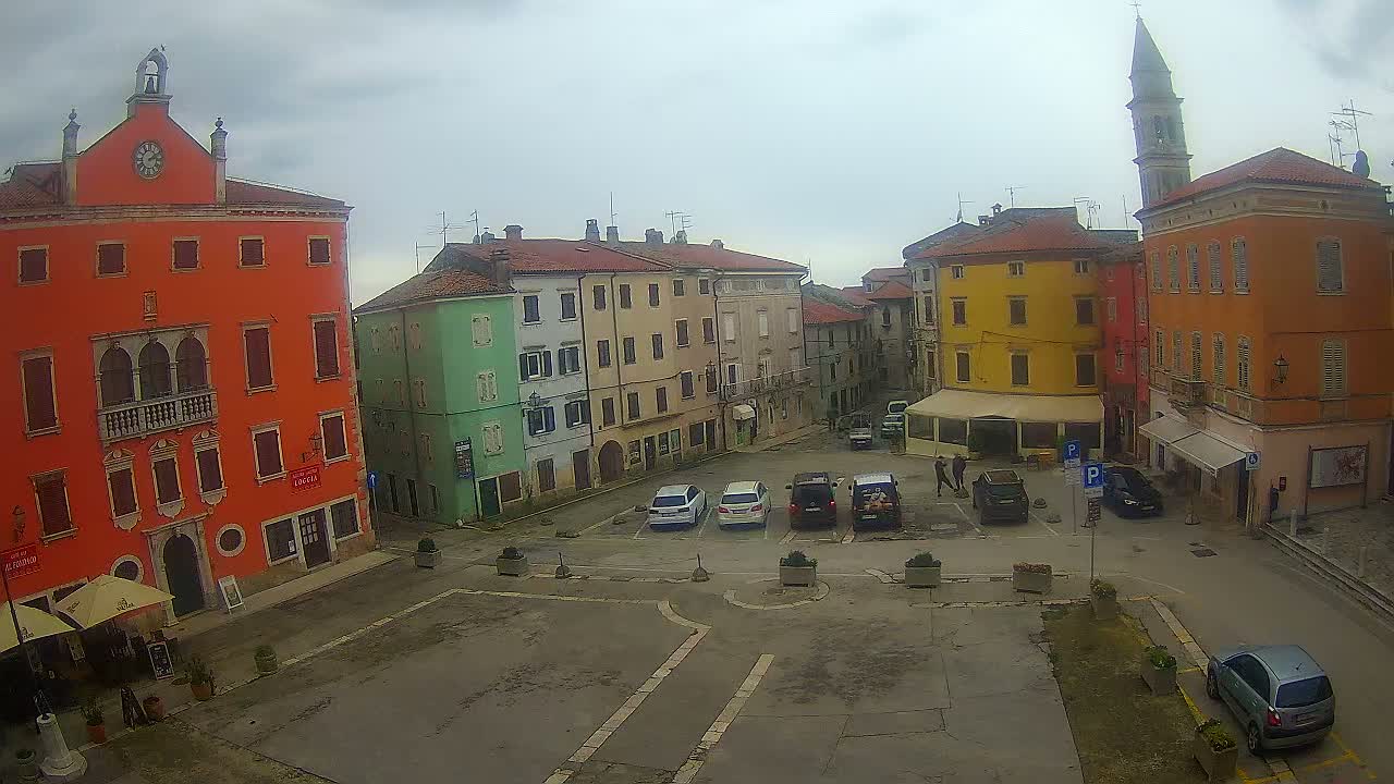 Vodnjan Dignano, Narodni Trg (People's Square) Live Cam - Vodnjan, Istria, Croatia
