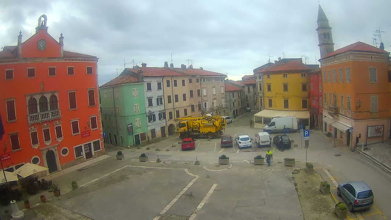 Vodnjan Dignano, Narodni Trg (People's Square) Live Cam - Vodnjan, Istria, Croatia