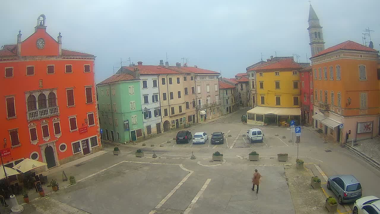 Vodnjan Dignano, Narodni Trg (People's Square) Live Cam - Vodnjan, Istria, Croatia