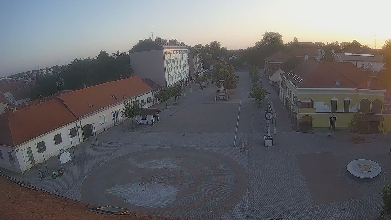 Ludbreg, Concentric Circles Center of the World, Trg Svetog Trojstva (Holy Trinity Square) Live Cam -  Ludbreg, Grad Ludbreg, Varaždin, Croatia