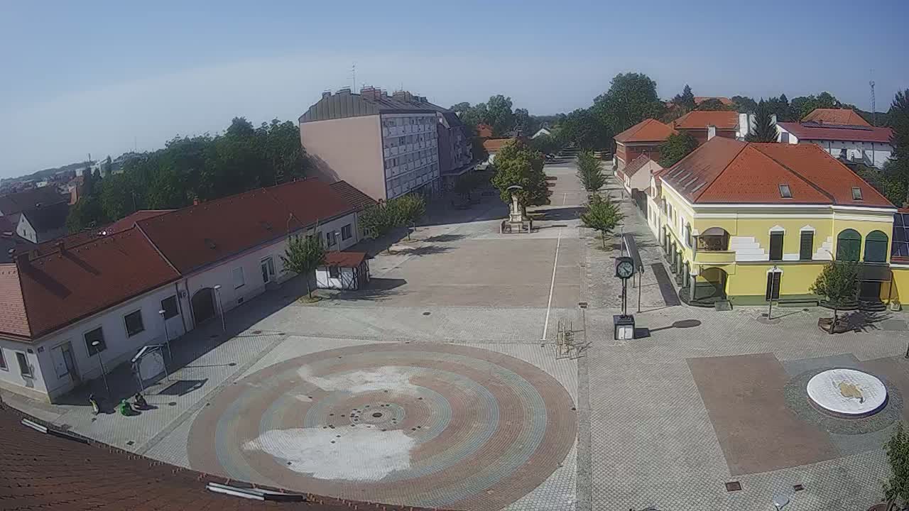 Ludbreg, Concentric Circles Center of the World, Trg Svetog Trojstva (Holy Trinity Square) Live Cam -  Ludbreg, Grad Ludbreg, Varaždin, Croatia