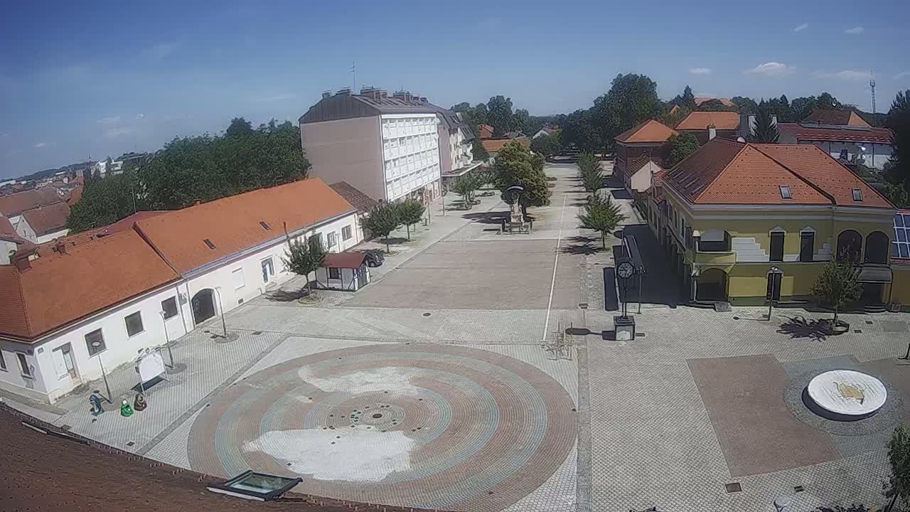 Ludbreg, Concentric Circles Center of the World, Trg Svetog Trojstva (Holy Trinity Square) Live Cam -  Ludbreg, Grad Ludbreg, Varaždin, Croatia