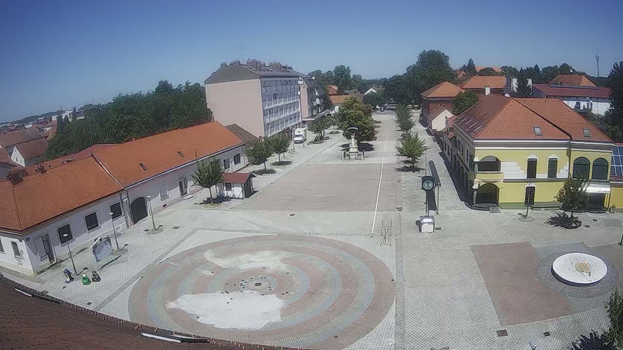Ludbreg, Concentric Circles Center of the World, Trg Svetog Trojstva (Holy Trinity Square) Live Cam -  Ludbreg, Grad Ludbreg, Varaždin, Croatia