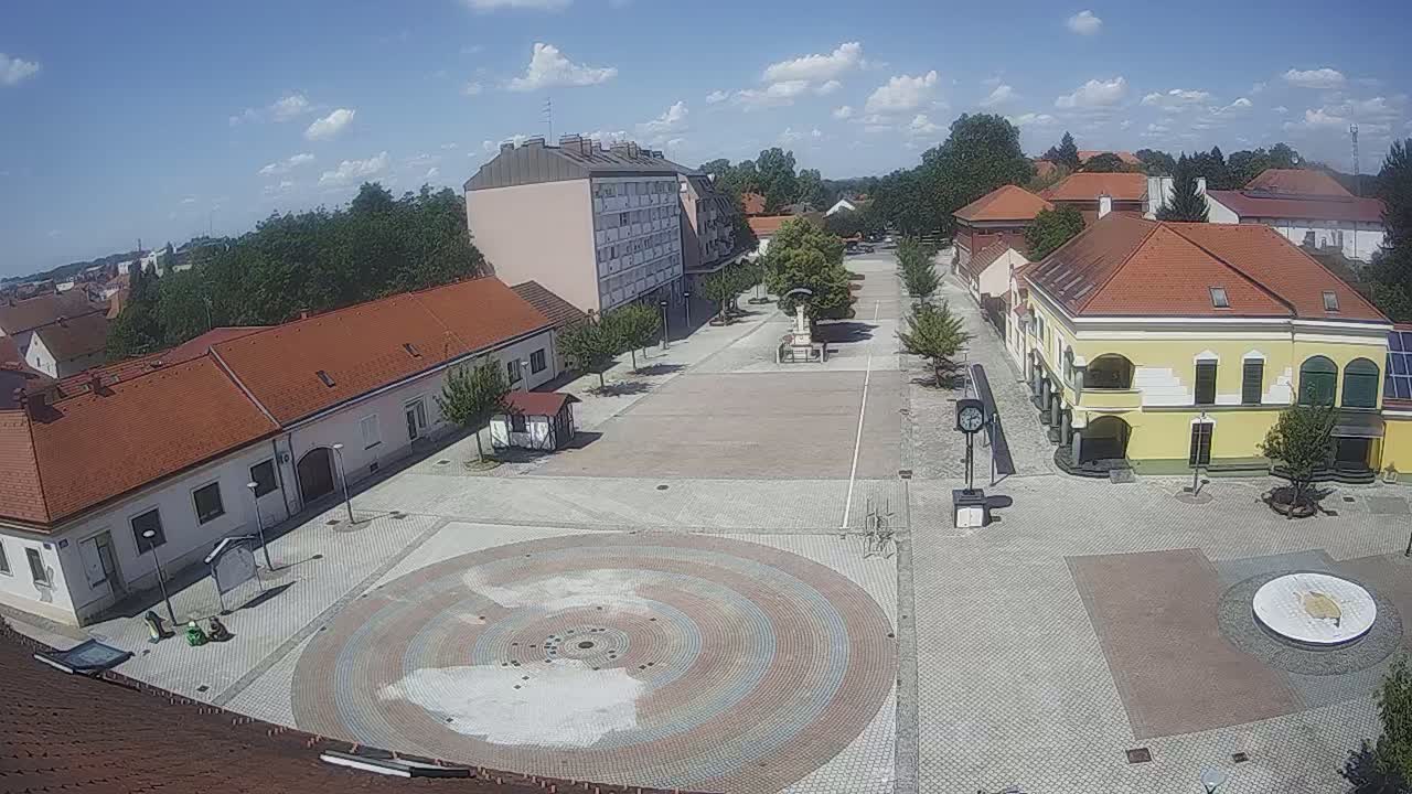 Ludbreg, Concentric Circles Center of the World, Trg Svetog Trojstva (Holy Trinity Square) Live Cam -  Ludbreg, Grad Ludbreg, Varaždin, Croatia
