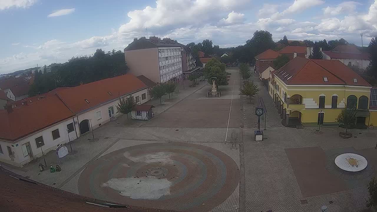 Ludbreg, Concentric Circles Center of the World, Trg Svetog Trojstva (Holy Trinity Square) Live Cam -  Ludbreg, Grad Ludbreg, Varaždin, Croatia