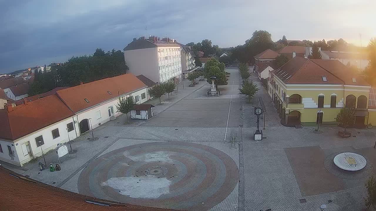 Ludbreg, Concentric Circles Center of the World, Trg Svetog Trojstva (Holy Trinity Square) Live Cam -  Ludbreg, Grad Ludbreg, Varaždin, Croatia