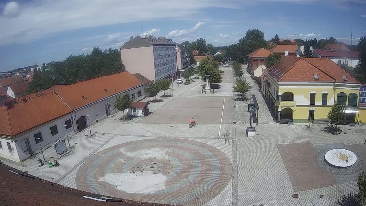 Ludbreg, Concentric Circles Center of the World, Trg Svetog Trojstva (Holy Trinity Square) Live Cam -  Ludbreg, Grad Ludbreg, Varaždin, Croatia