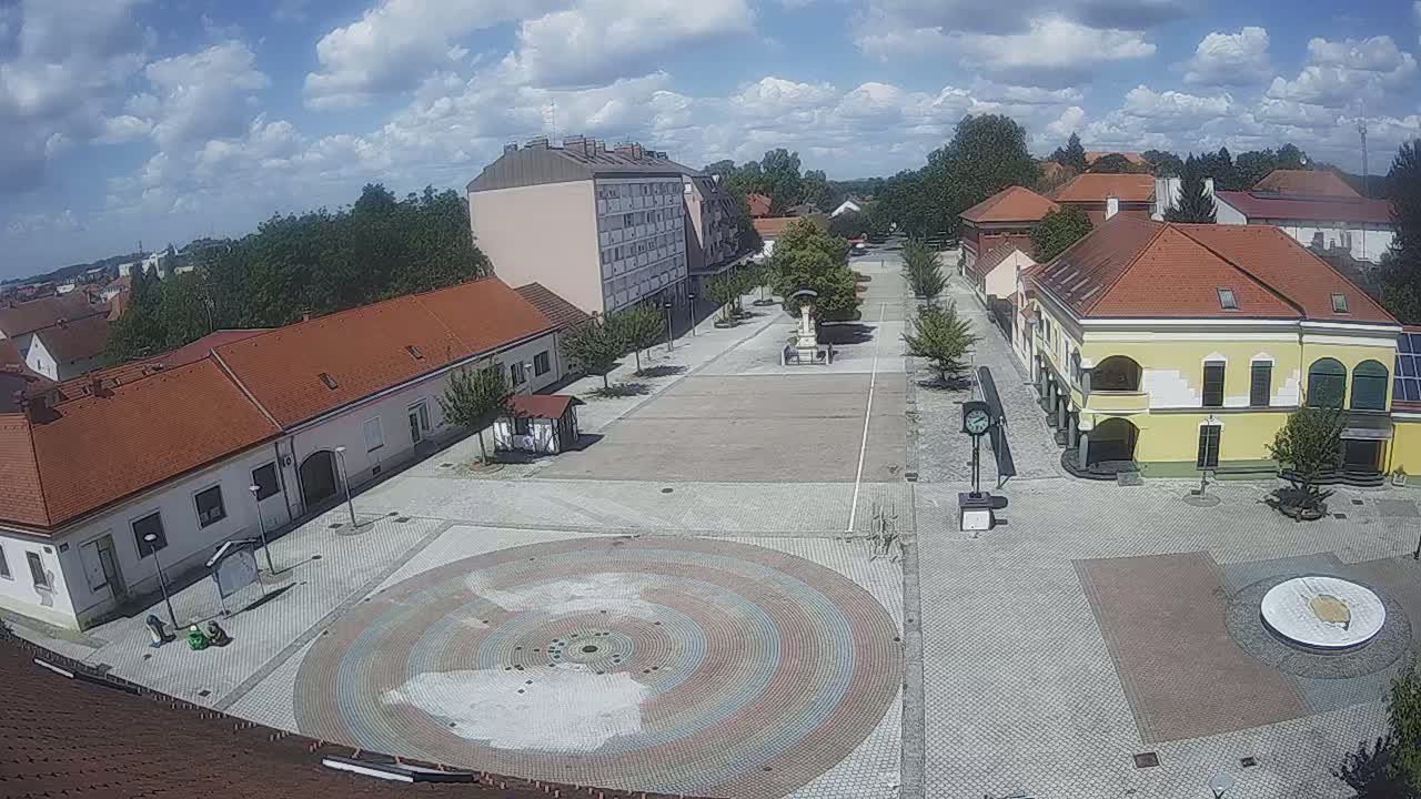 Ludbreg, Concentric Circles Center of the World, Trg Svetog Trojstva (Holy Trinity Square) Live Cam -  Ludbreg, Grad Ludbreg, Varaždin, Croatia