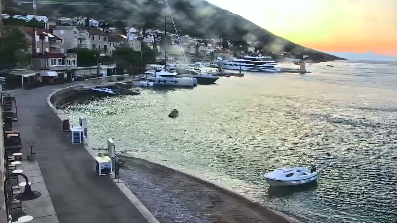 Otok  Brač Island, Bol Village & Adriatic Coast Live Cam - Bol, Brac Island, Split-Dalmatia, Croatia
