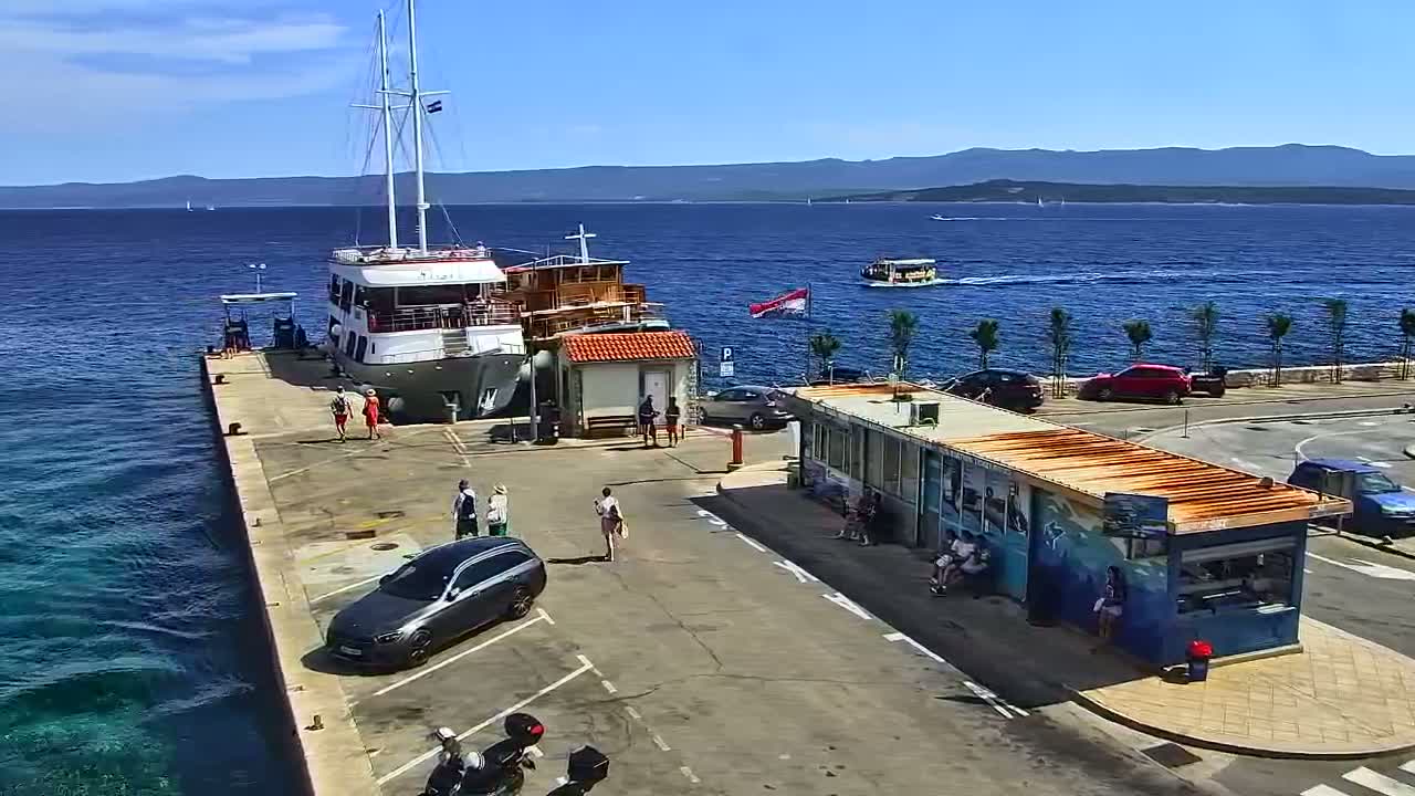 Otok  Brač Island, Bol Village & Adriatic Coast Live Cam - Bol, Brac Island, Split-Dalmatia, Croatia