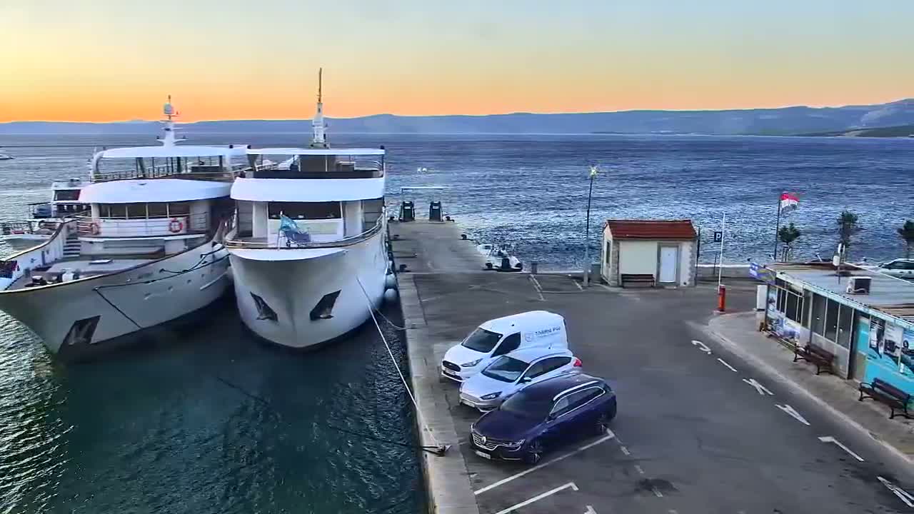 Otok  Brač Island, Bol Village & Adriatic Coast Live Cam - Bol, Brac Island, Split-Dalmatia, Croatia