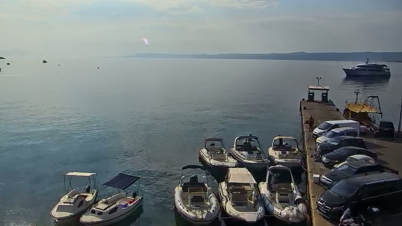 Otok  Brač Island, Bol Village & Adriatic Coast Live Cam - Bol, Brac Island, Split-Dalmatia, Croatia