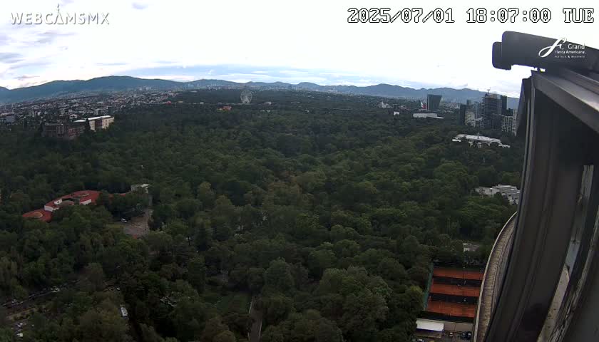Ciudad de Mexico City - Miguel Hidalgo Castillo de Chapultepec Castle & Park Skylne Live Cam - Miguel Hidalgo, Ciudad de Mexico, Mexico 