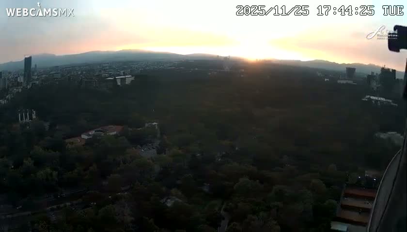 Ciudad de Mexico City - Miguel Hidalgo Castillo de Chapultepec Castle & Park Skylne Live Cam - Miguel Hidalgo, Ciudad de Mexico, Mexico 