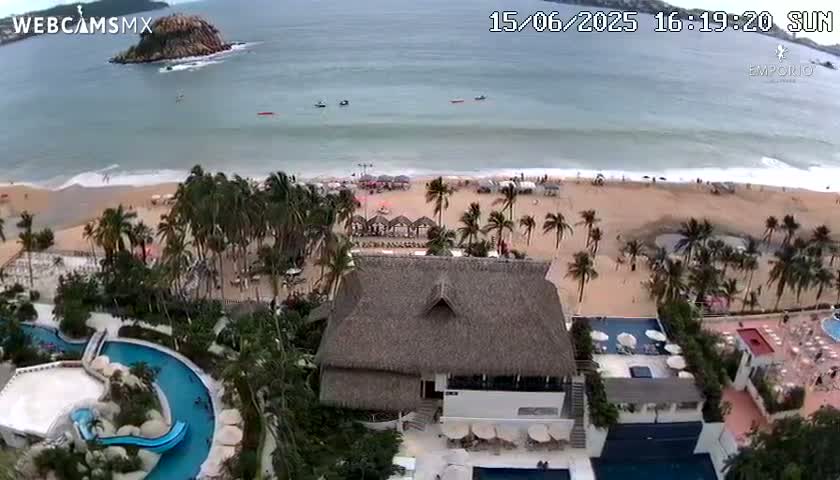 Acapulco, Playa El Morro Beach & Bay Live Cam - Acapulco de Juarez, Guerrero, Mexico