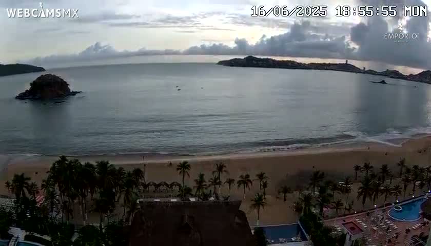 Acapulco, Playa El Morro Beach & Bay Live Cam - Acapulco de Juarez, Guerrero, Mexico