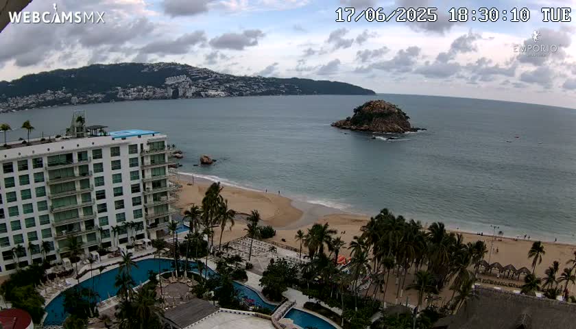 Acapulco, Playa El Morro Beach & Bay Live Cam - Acapulco de Juarez, Guerrero, Mexico