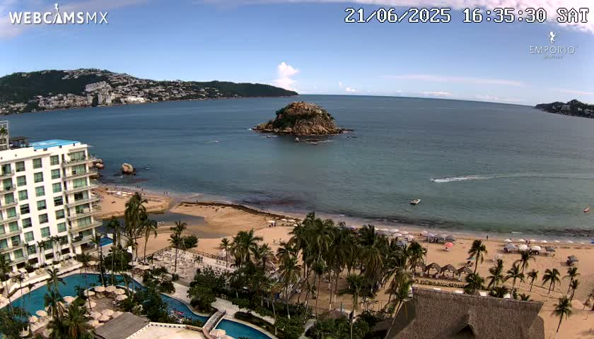 Acapulco, Playa El Morro Beach & Bay Live Cam - Acapulco de Juarez, Guerrero, Mexico