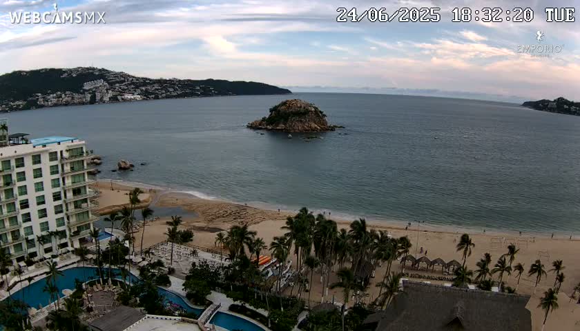 Acapulco, Playa El Morro Beach & Bay Live Cam - Acapulco de Juarez, Guerrero, Mexico