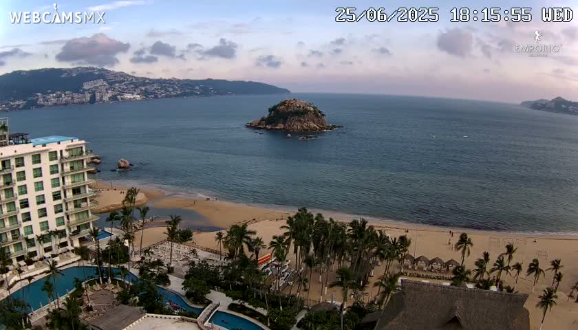 Acapulco, Playa El Morro Beach & Bay Live Cam - Acapulco de Juarez, Guerrero, Mexico