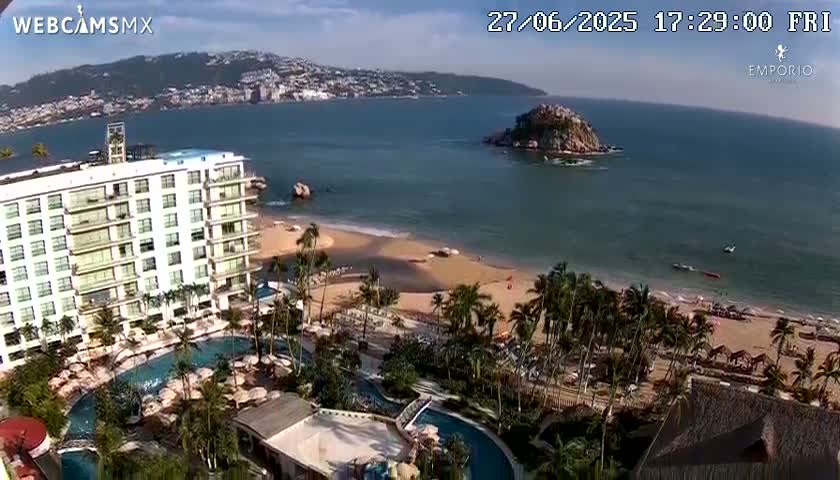 Acapulco, Playa El Morro Beach & Bay Live Cam - Acapulco de Juarez, Guerrero, Mexico
