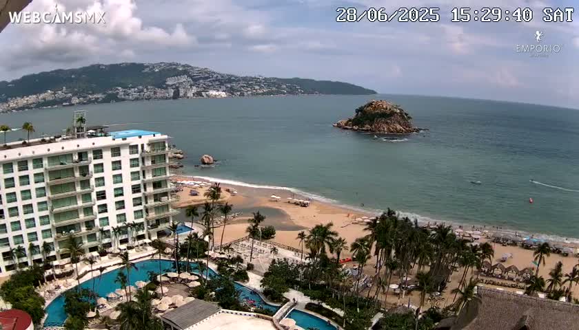 Acapulco, Playa El Morro Beach & Bay Live Cam - Acapulco de Juarez, Guerrero, Mexico