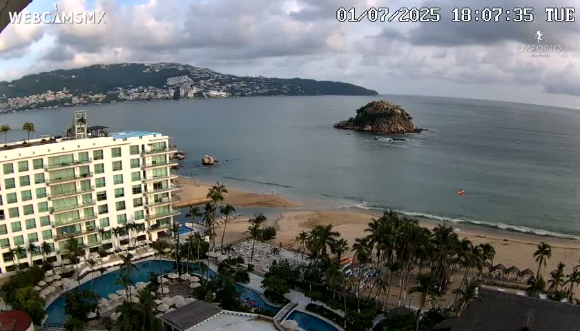 Acapulco, Playa El Morro Beach & Bay Live Cam - Acapulco de Juarez, Guerrero, Mexico