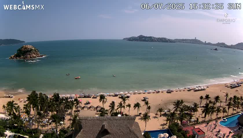 Acapulco, Playa El Morro Beach & Bay Live Cam - Acapulco de Juarez, Guerrero, Mexico