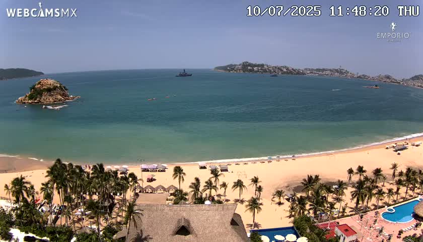 Acapulco, Playa El Morro Beach & Bay Live Cam - Acapulco de Juarez, Guerrero, Mexico