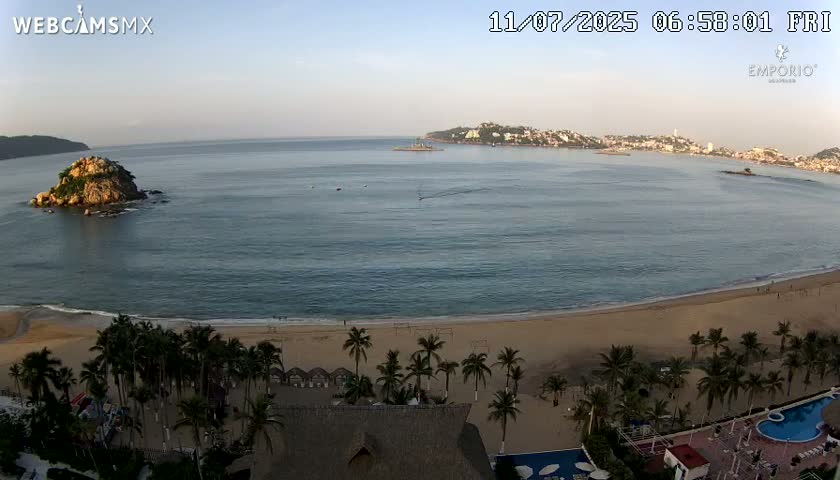 Acapulco, Playa El Morro Beach & Bay Live Cam - Acapulco de Juarez, Guerrero, Mexico