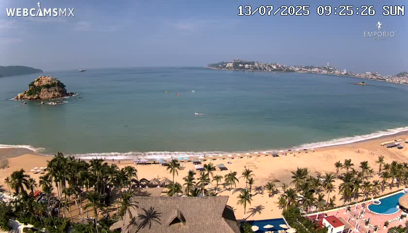 Acapulco, Playa El Morro Beach & Bay Live Cam - Acapulco de Juarez, Guerrero, Mexico