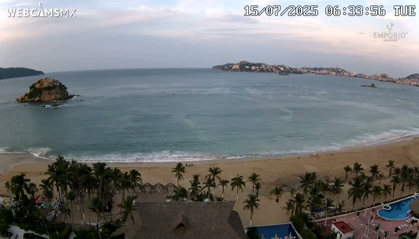 Acapulco, Playa El Morro Beach & Bay Live Cam - Acapulco de Juarez, Guerrero, Mexico