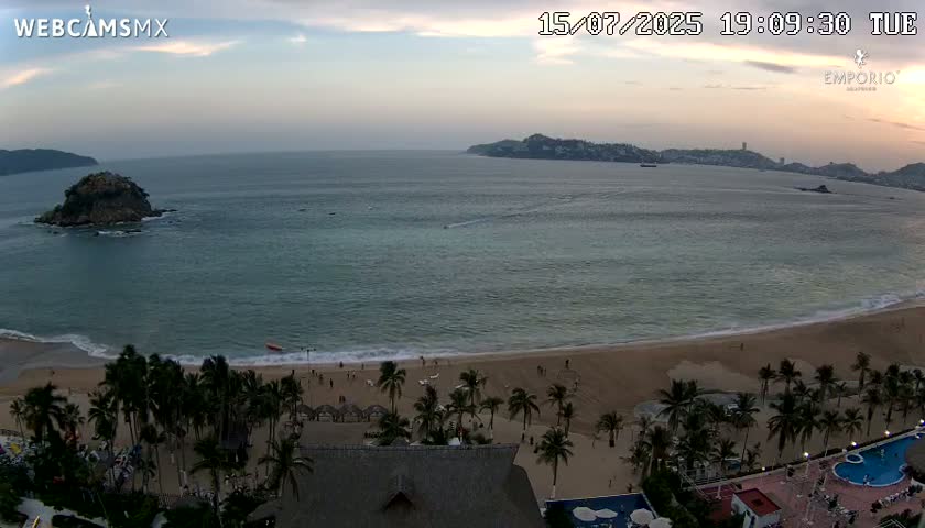 Acapulco, Playa El Morro Beach & Bay Live Cam - Acapulco de Juarez, Guerrero, Mexico