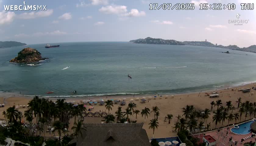 Acapulco, Playa El Morro Beach & Bay Live Cam - Acapulco de Juarez, Guerrero, Mexico