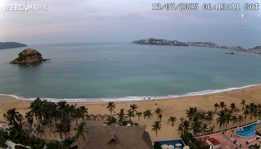 Acapulco, Playa El Morro Beach & Bay Live Cam - Acapulco de Juarez, Guerrero, Mexico