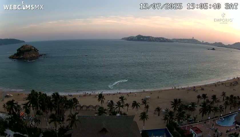 Acapulco, Playa El Morro Beach & Bay Live Cam - Acapulco de Juarez, Guerrero, Mexico