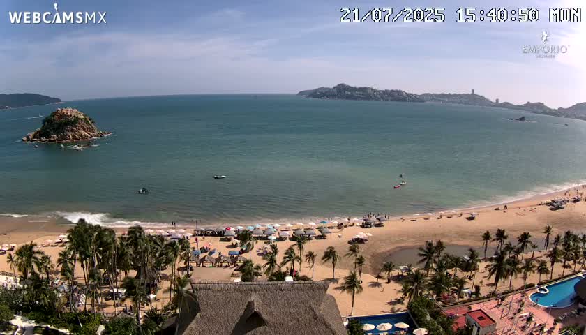 Acapulco, Playa El Morro Beach & Bay Live Cam - Acapulco de Juarez, Guerrero, Mexico