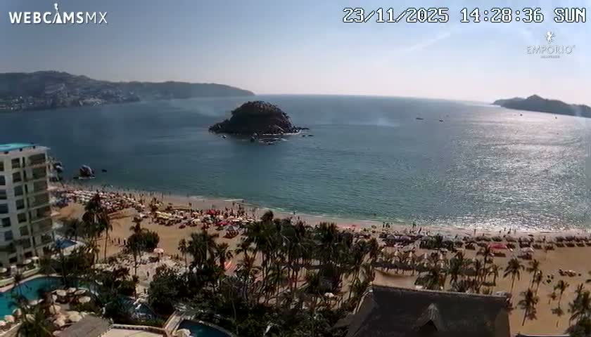 Acapulco, Playa El Morro Beach & Bay Live Cam - Acapulco de Juarez, Guerrero, Mexico