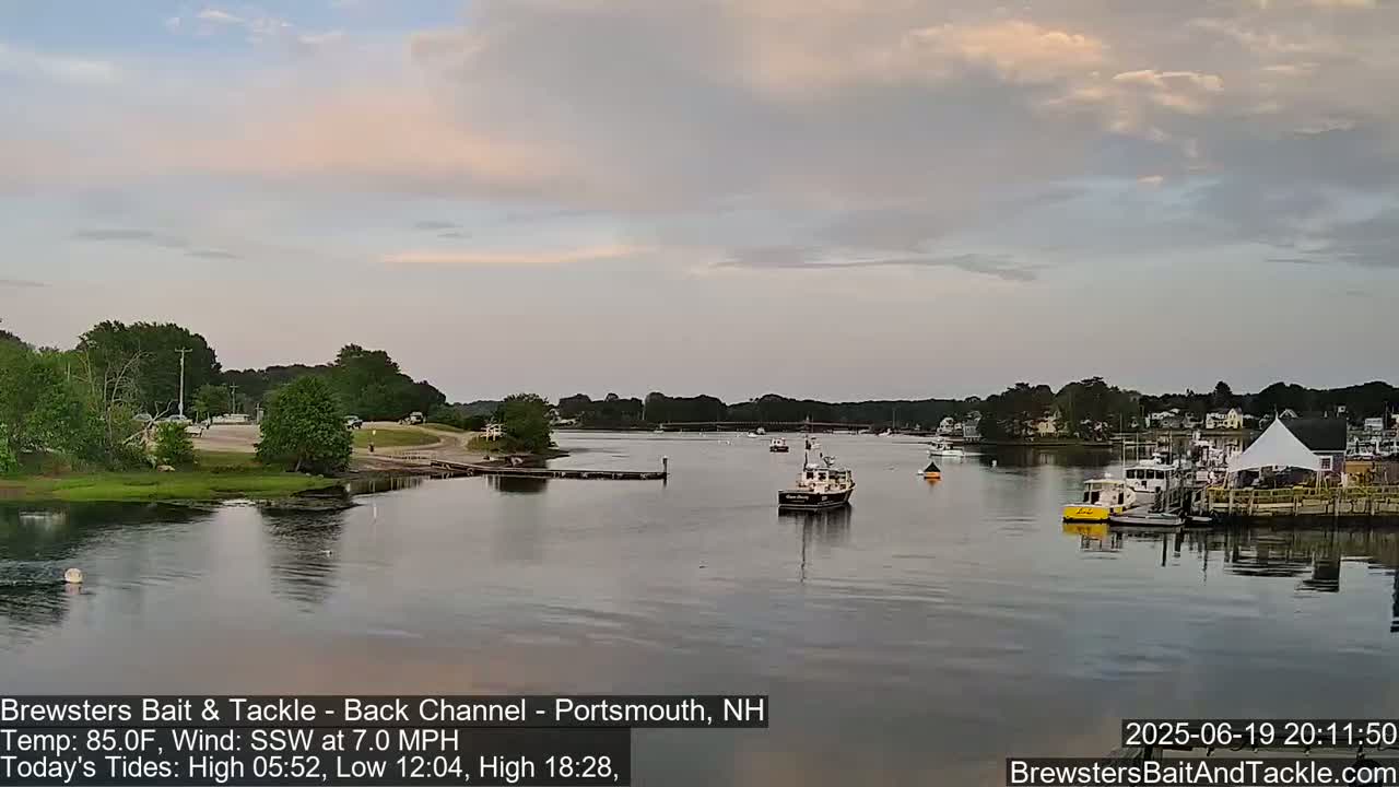 Piscataqua River Back Channel from Brewster's Bait & Tackle Live Cam -  Portsmouth, Rockingham, New Hampshire, USA