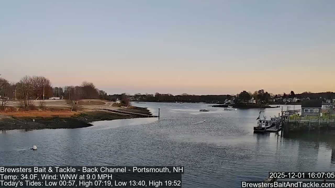 Piscataqua River Back Channel from Brewster's Bait & Tackle Live Cam -  Portsmouth, Rockingham, New Hampshire, USA