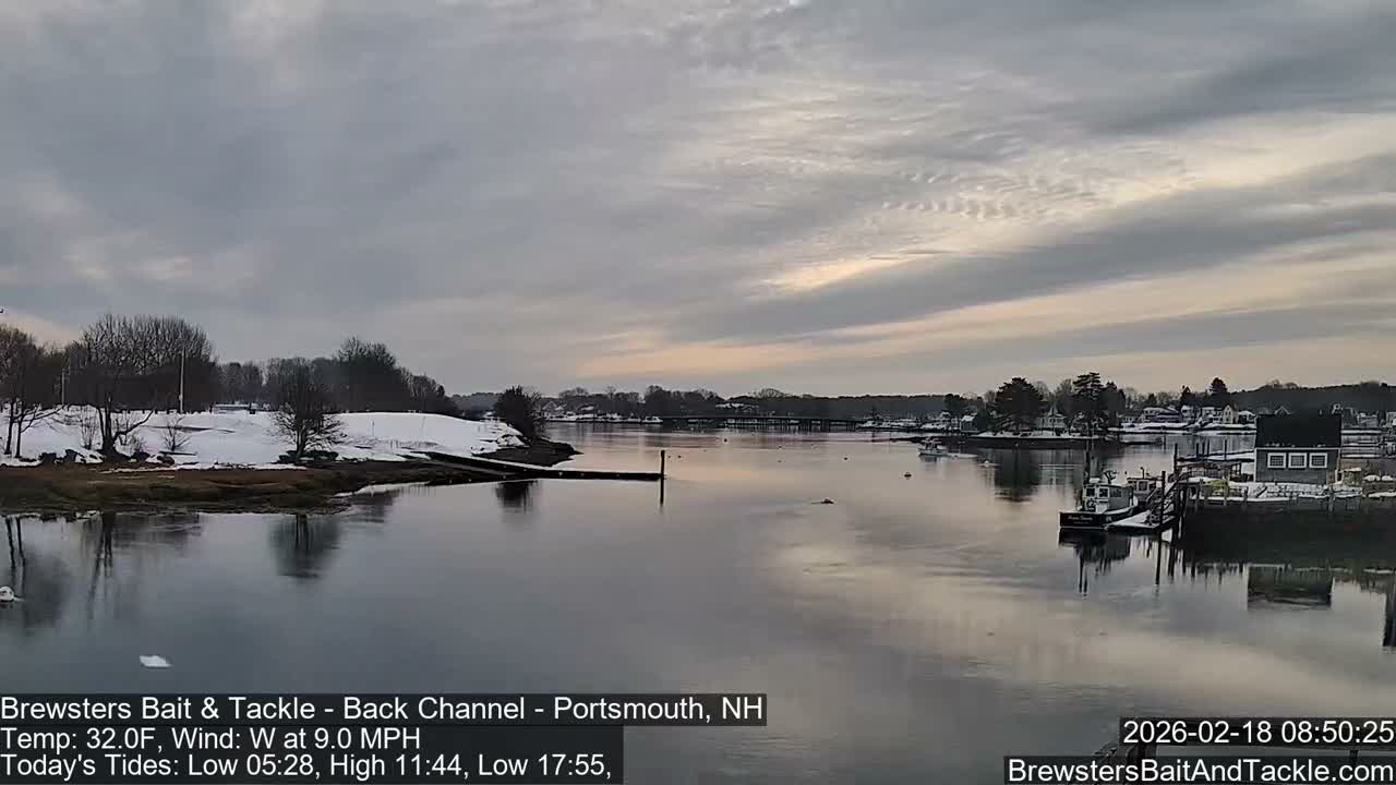 Piscataqua River Back Channel from Brewster's Bait & Tackle Live Cam -  Portsmouth, Rockingham, New Hampshire, USA