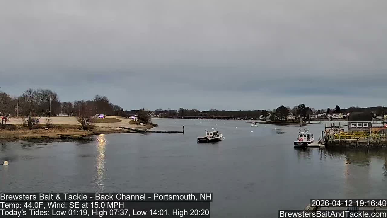 Piscataqua River Back Channel from Brewster's Bait & Tackle Live Cam -  Portsmouth, Rockingham, New Hampshire, USA