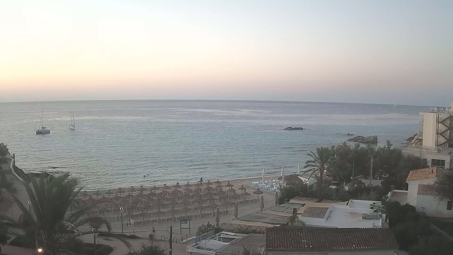 (Playa) Platja de Son Moll Beach Live Cam - Levante, Mallorca, Islas Baleares (Balearic Islands), Spain