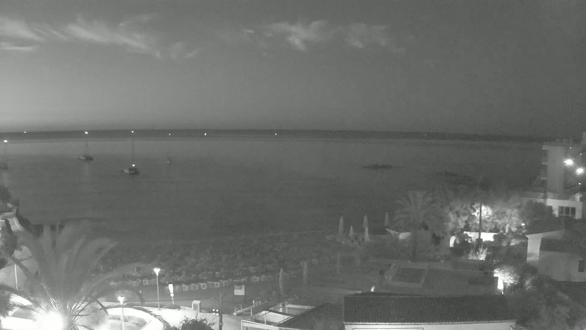 (Playa) Platja de Son Moll Beach Live Cam - Levante, Mallorca, Islas Baleares (Balearic Islands), Spain