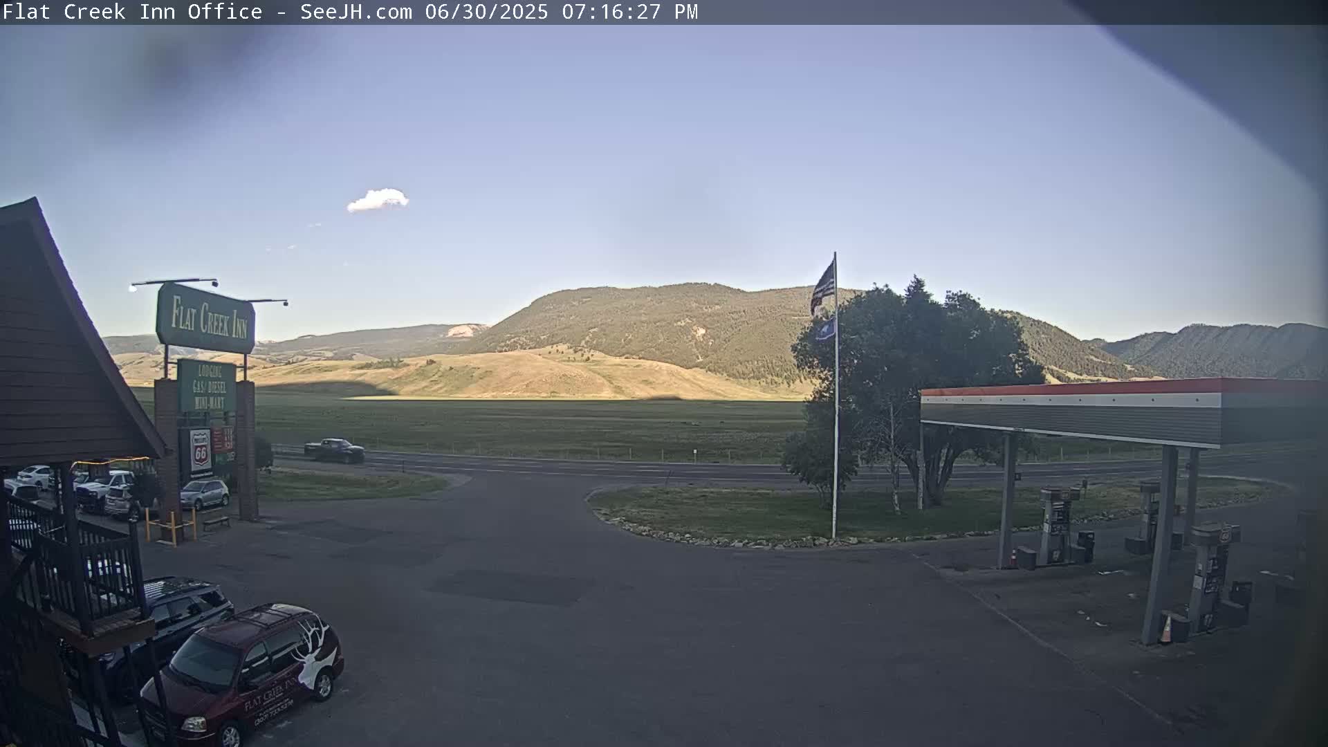 Jackson, Flat Creek Valley- Jackson Peak &  Highway 89 View Live Cam - Jackson, Teton, Wyoming, USA